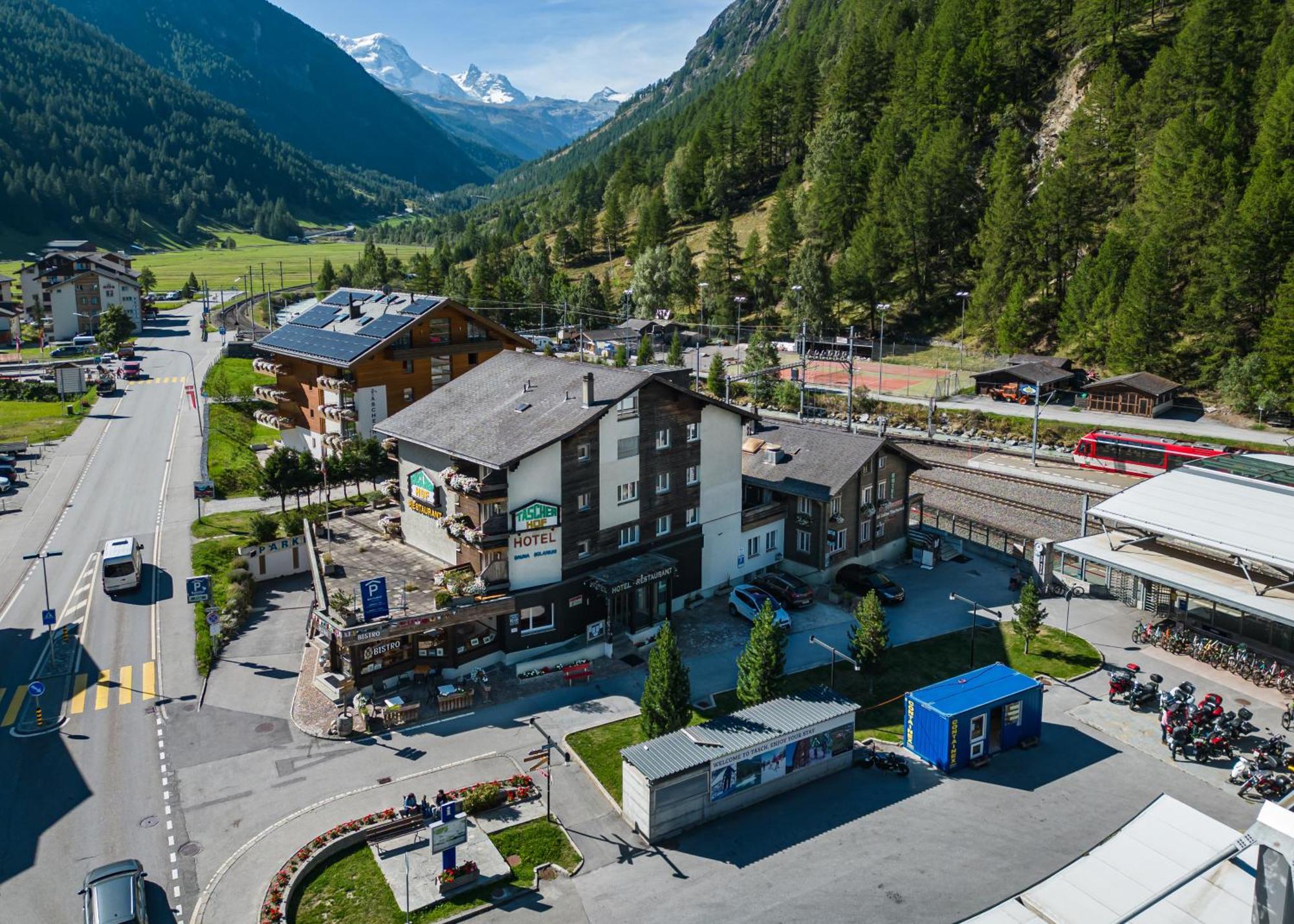 Hotel Taescherhof Tasch Exterior photo